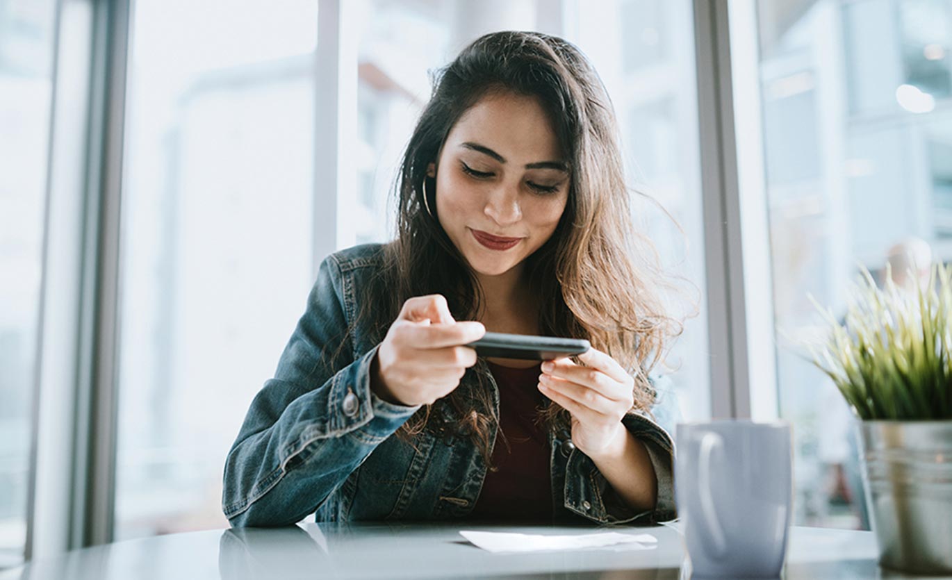 A lady using her smartphone to make a direct deposit